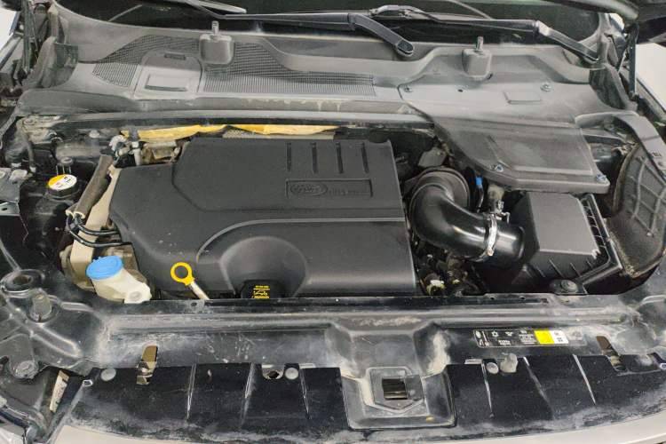 Used Land Rover Discovery Sport 2018 240 PS SE Version Engine Bay