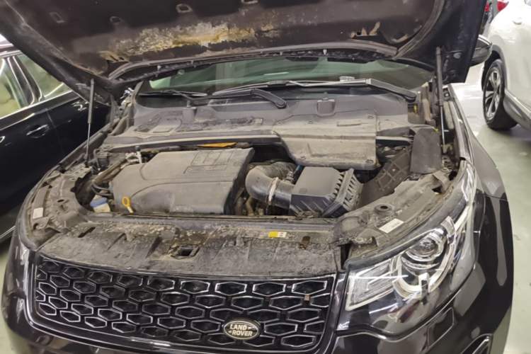 Used Land Rover Discovery Sport 2018 240 PS HSE Version Engine Bay