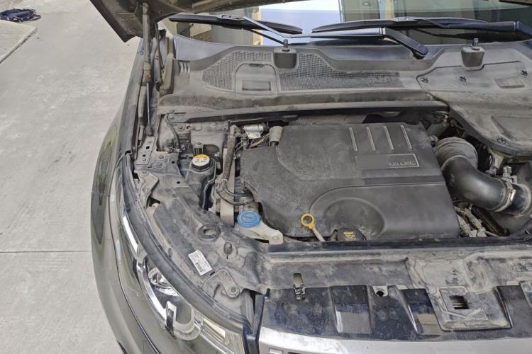 Used Land Rover Discovery Sport 2018 240 PS SE Version Engine Bay Right