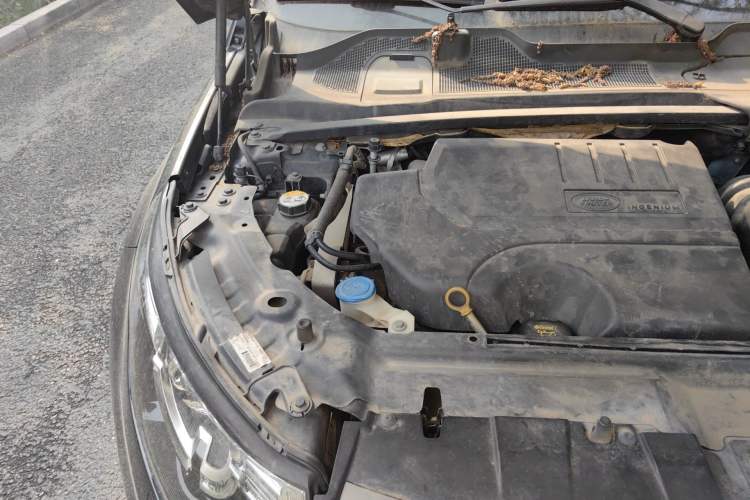 Used Land Rover Discovery Sport 2018 240 PS SE Version Engine Bay Right