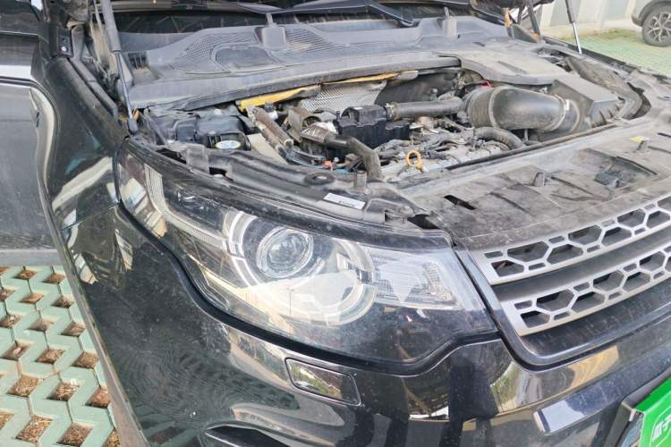 Used Land Rover Discovery Sport 2018 240 PS SE Version Engine Bay Right