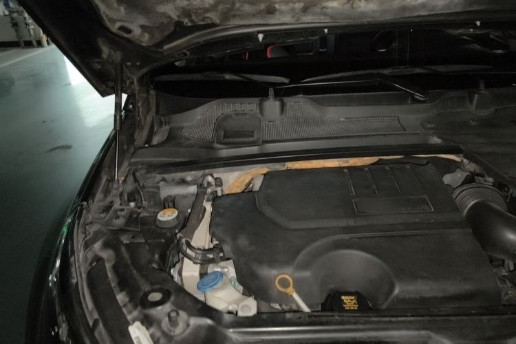 Used Land Rover Discovery Sport 2018 240 PS SE Version Engine Bay Right