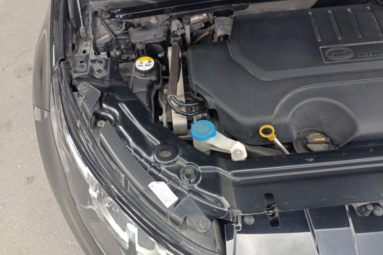 Used Land Rover Discovery Sport 2018 240 PS SE Version Engine Bay Right