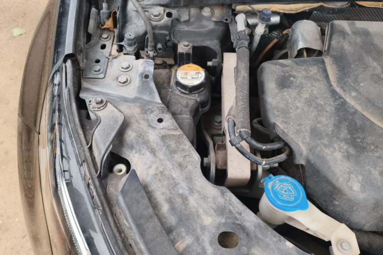 Used Land Rover Discovery Sport 2018 240 PS SE Version Engine Bay Right