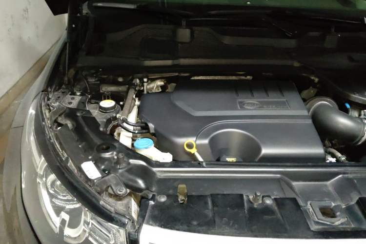 Used Land Rover Discovery Sport 2018 240 PS HSE Version Engine Bay Right