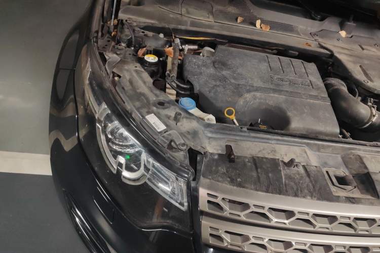Used Land Rover Discovery Sport 2018 240 PS SE Version Engine Bay Right