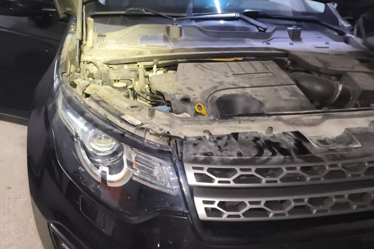 Used Land Rover Discovery Sport 2018 240 PS SE Version Engine Bay Right