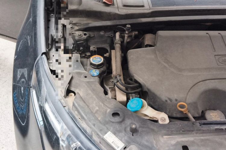 Used Land Rover Discovery Sport 2018 240 PS HSE LUXURY Edition Engine Bay Right