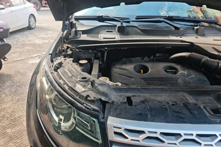 Used Land Rover Discovery Sport 2018 240 PS HSE Version Engine Bay Right