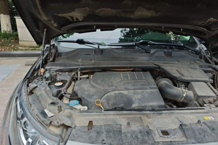 Used Land Rover Discovery Sport 2018 240 PS HSE Version Engine Bay Right