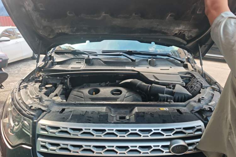 Used Land Rover Discovery Sport 2018 240 PS HSE Version Engine Bay