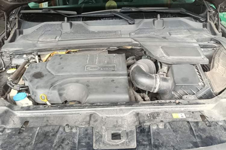 Used Land Rover Discovery Sport 2018 240 PS SE Version Engine Bay