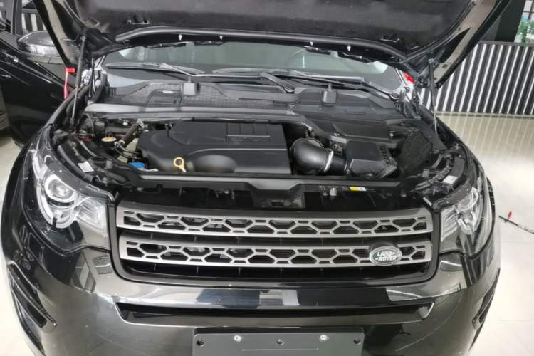 Used Land Rover Discovery Sport 2018 240 PS SE Version Engine Bay