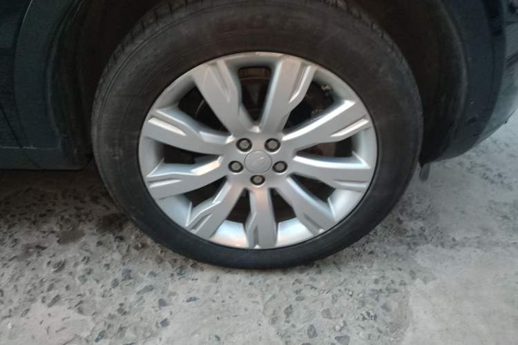 Used Land Rover Discovery Sport 2018 240 PS HSE LUXURY Edition Exterior 1