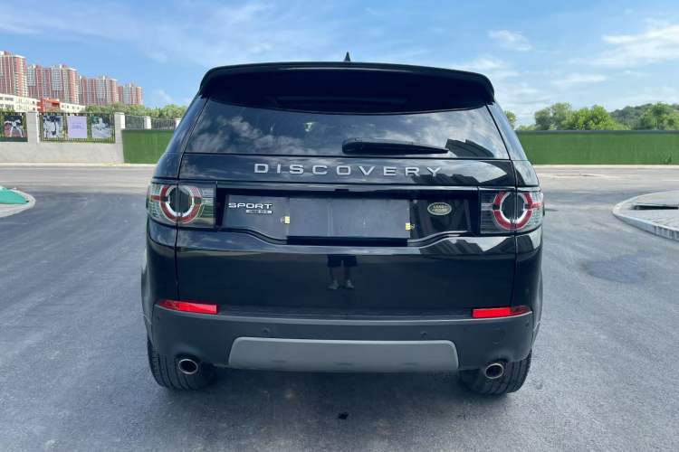 Used Land Rover Discovery Sport 2018 240 PS SE Version Exterior 2