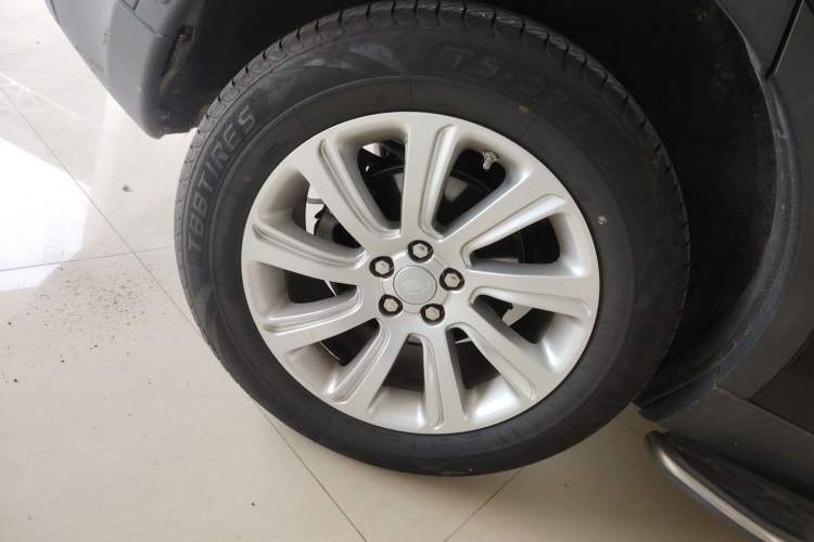 Used Land Rover Discovery Sport 2018 240 PS SE Version Exterior 3