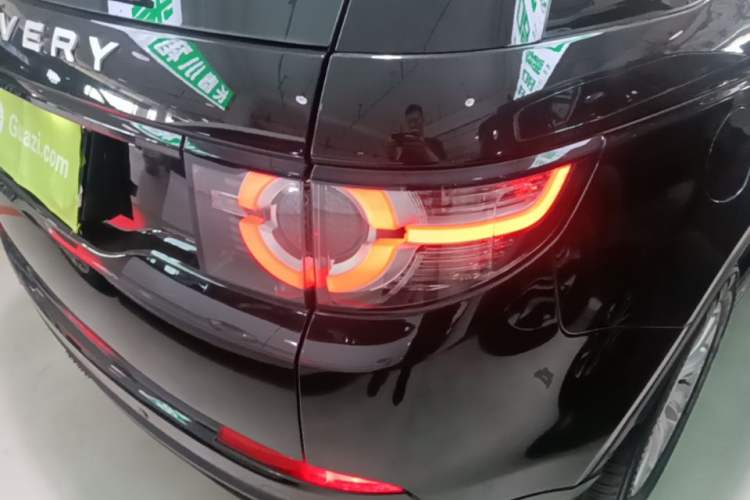 Used Land Rover Discovery Sport 2018 240 PS SE Version Exterior 3