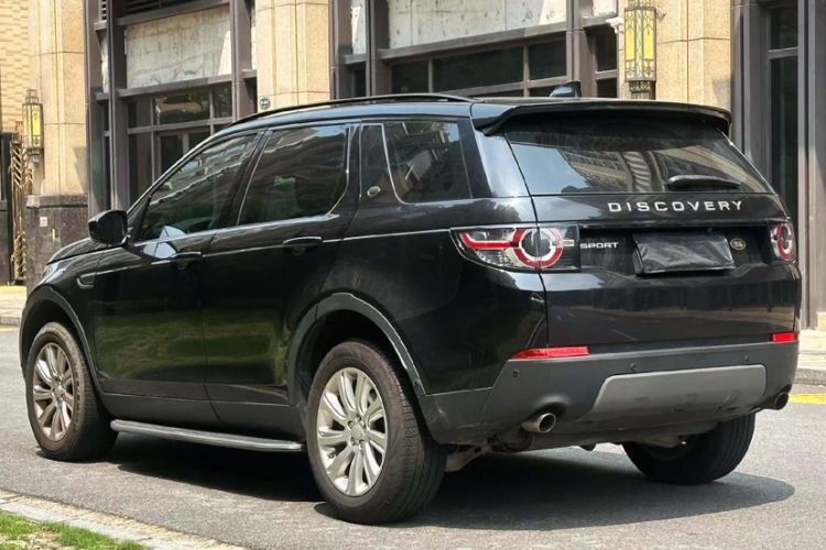 Used Land Rover Discovery Sport 2018 240 PS SE Version Exterior 4