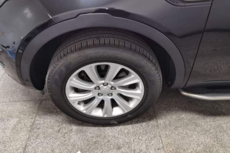 Used Land Rover Discovery Sport 2018 240 PS SE Version Exterior 4