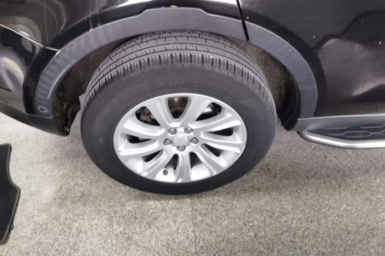 Used Land Rover Discovery Sport 2018 240 PS SE Version Exterior 5