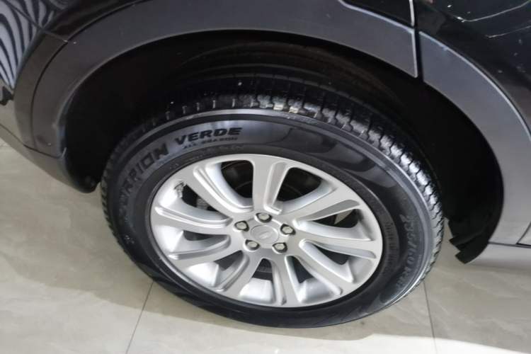 Used Land Rover Discovery Sport 2018 240 PS SE Version Exterior 5