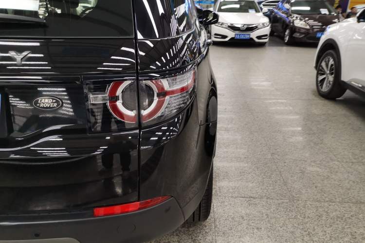 Used Land Rover Discovery Sport 2018 240 PS SE Version Exterior 6