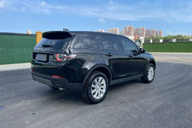 Used Land Rover Discovery Sport 2018 240 PS SE Version Exterior 6