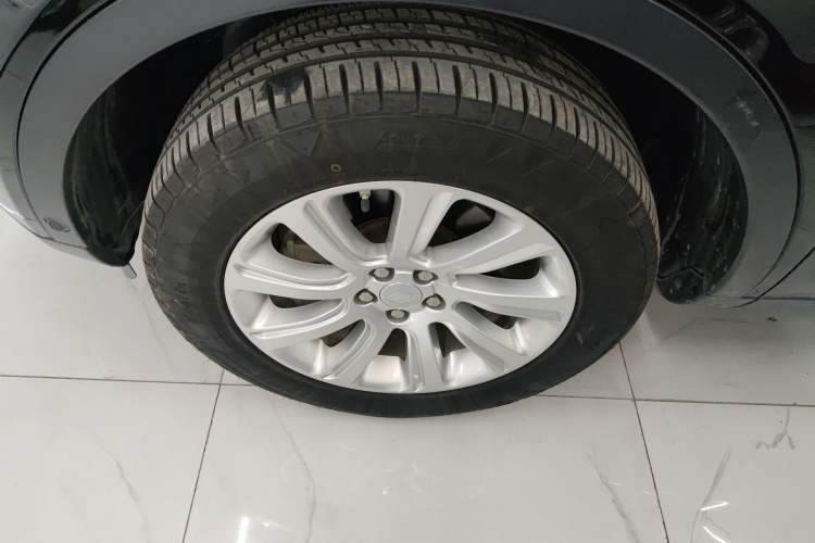 Used Land Rover Discovery Sport 2018 240 PS SE Version Exterior 7