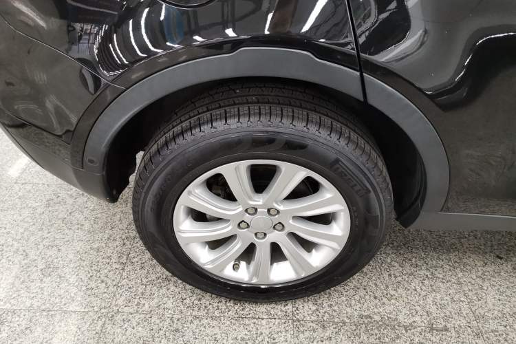 Used Land Rover Discovery Sport 2018 240 PS SE Version Exterior 8