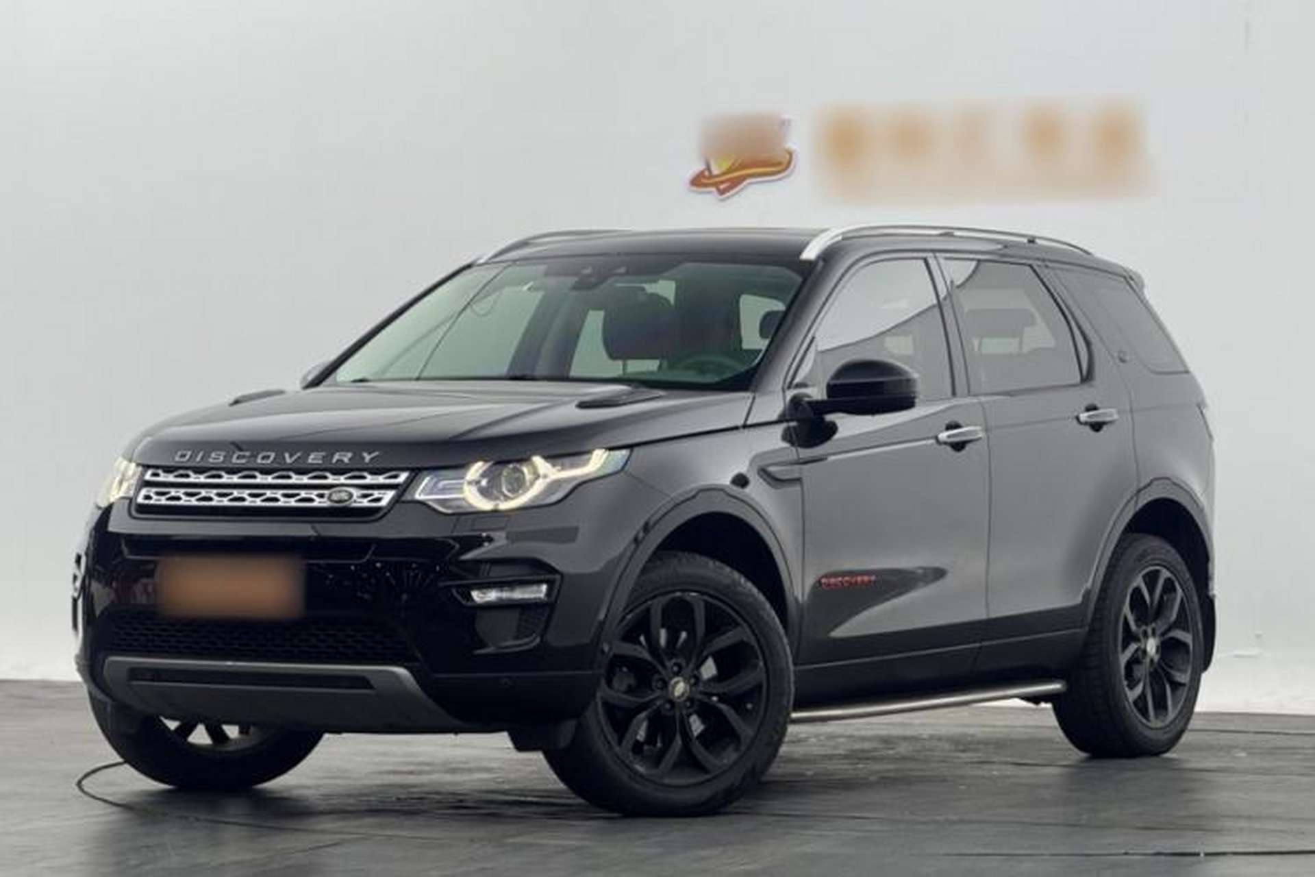 Used Land Rover Discovery Sport 2018 240 PS HSE Version Front Left 45 Deg