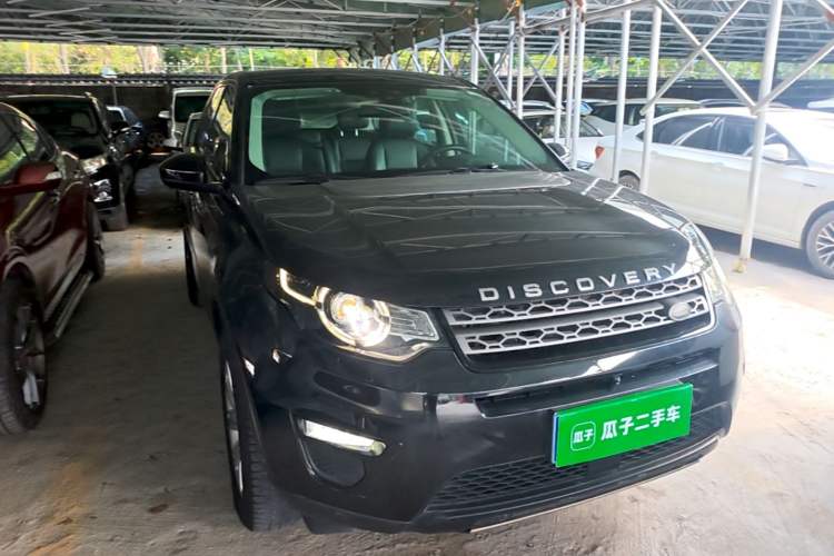 Used Land Rover Discovery Sport 2018 240 PS PURE Edition Front Right 45 Deg