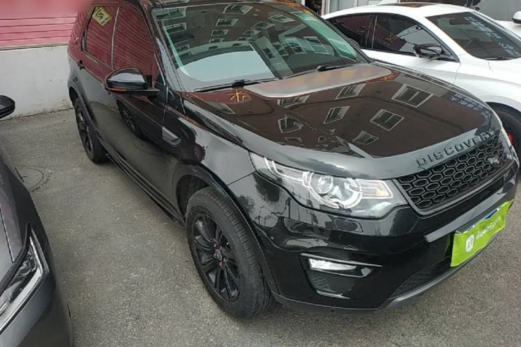 Used Land Rover Discovery Sport 2018 240 PS SE Version Front Right 45 Deg