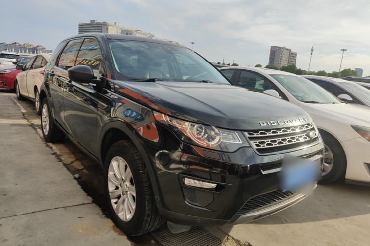 Used Land Rover Discovery Sport 2018 240 PS SE Version Front Right 45 Deg
