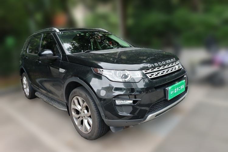 Used Land Rover Discovery Sport 2018 240 PS HSE Version Front Right 45 Deg