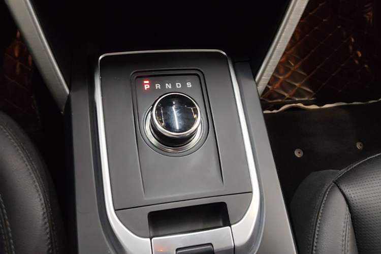 Used Land Rover Discovery Sport 2018 240 PS HSE Version Gear Lever
