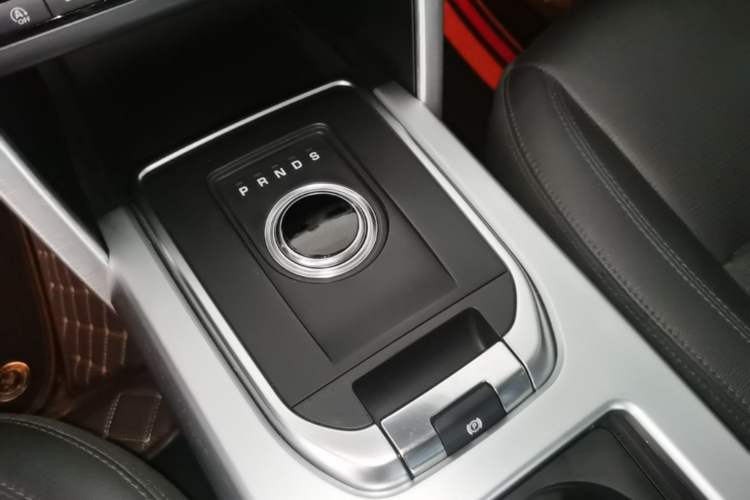 Used Land Rover Discovery Sport 2018 240 PS SE Version Gear Lever