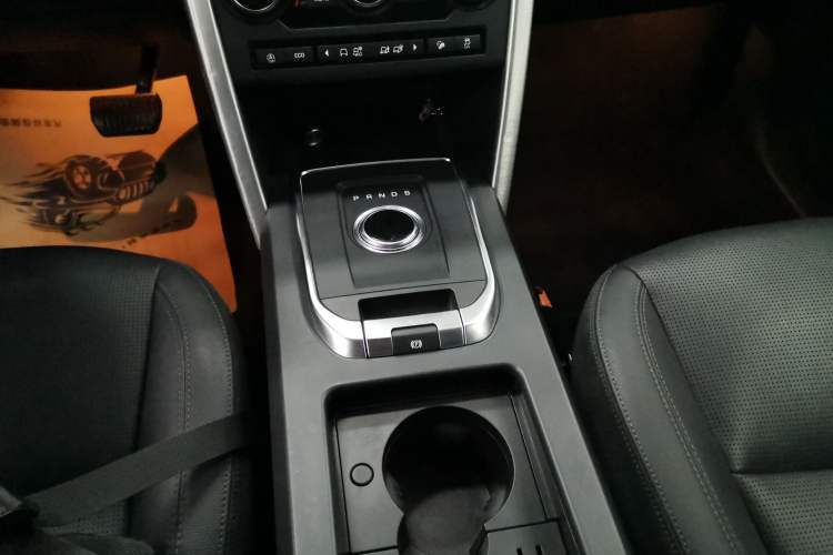 Used Land Rover Discovery Sport 2018 240 PS SE Version Gear Lever
