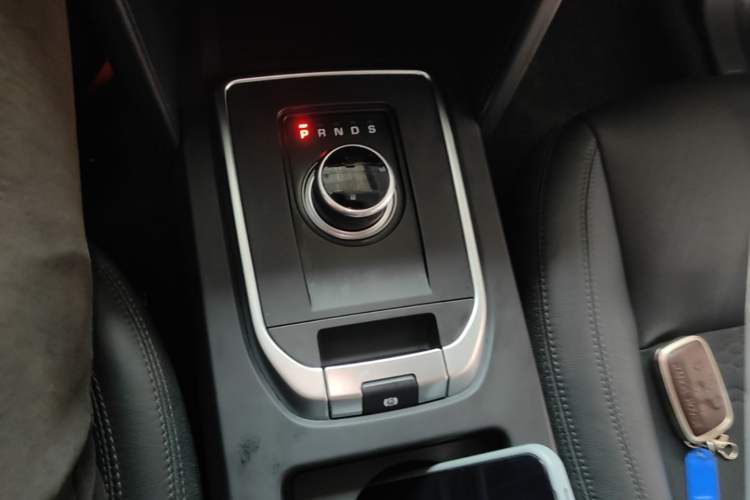 Used Land Rover Discovery Sport 2018 240 PS PURE Edition Gear Lever
