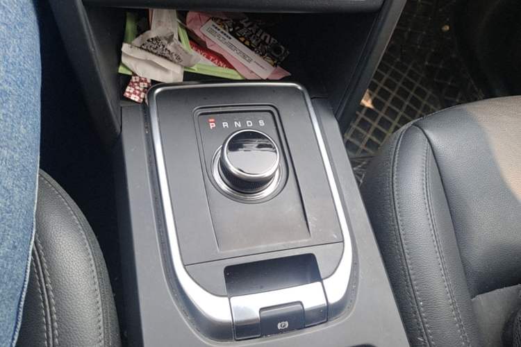 Used Land Rover Discovery Sport 2018 240 PS PURE Edition Gear Lever