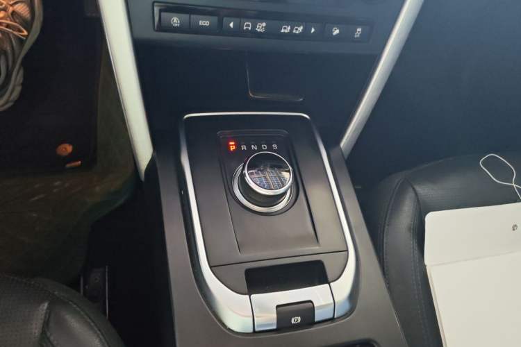 Used Land Rover Discovery Sport 2018 240 PS SE Version Gear Lever