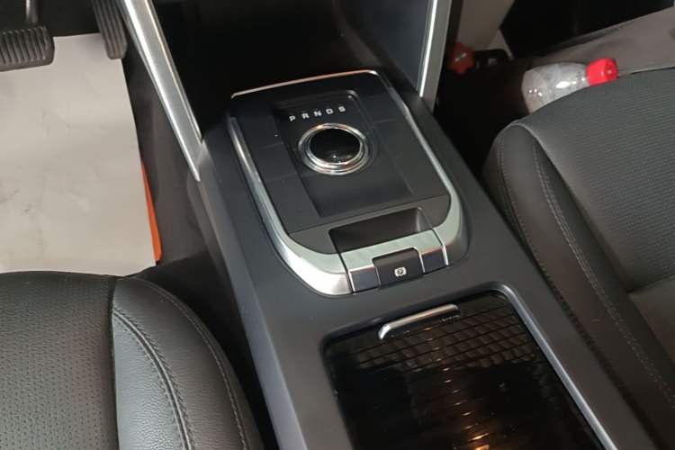 Used Land Rover Discovery Sport 2018 240 PS SE Version Gear Lever