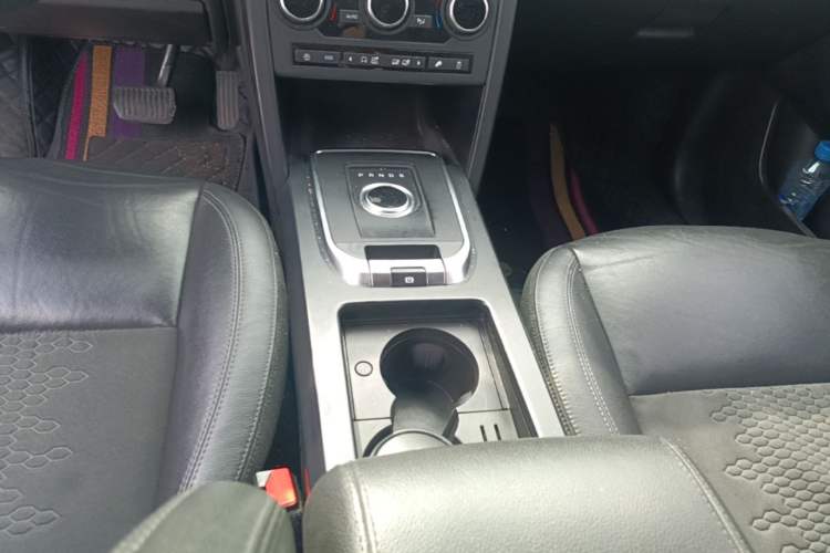Used Land Rover Discovery Sport 2018 240 PS PURE Edition Gear Lever