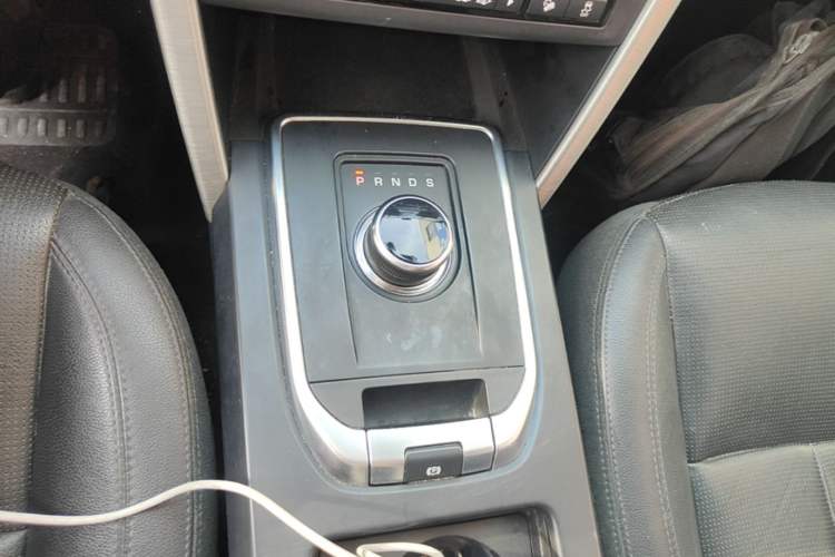 Used Land Rover Discovery Sport 2018 240 PS SE Version Gear Lever