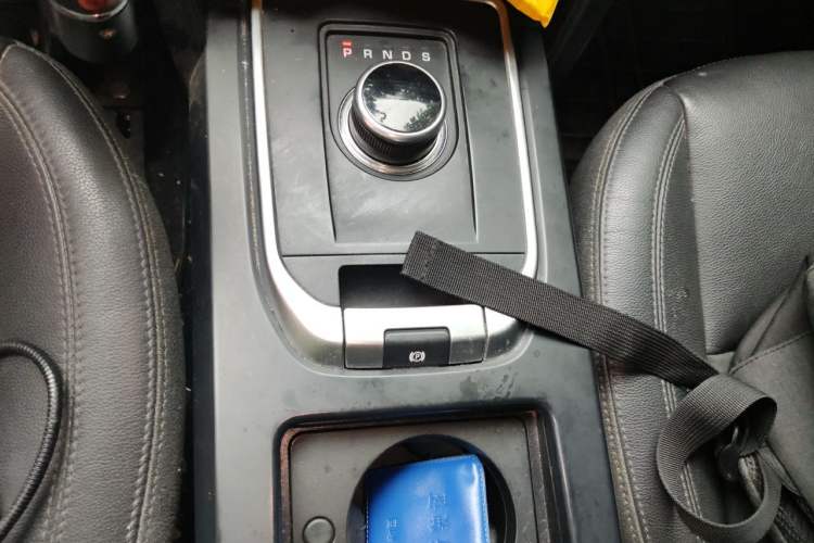Used Land Rover Discovery Sport 2018 240 PS PURE Edition Gear Lever
