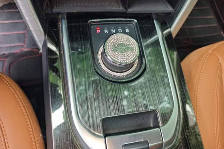 Used Land Rover Discovery Sport 2018 240 PS HSE LUXURY Edition Gear Lever