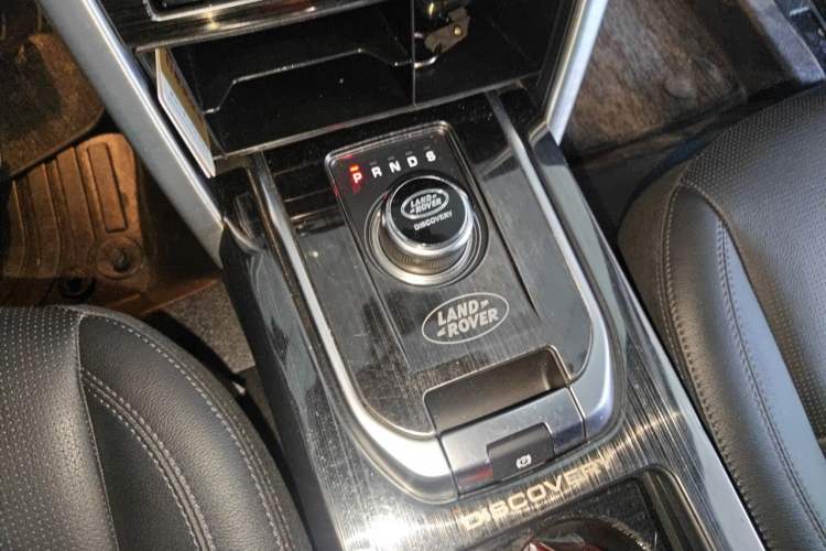 Used Land Rover Discovery Sport 2018 240 PS SE Version Gear Lever