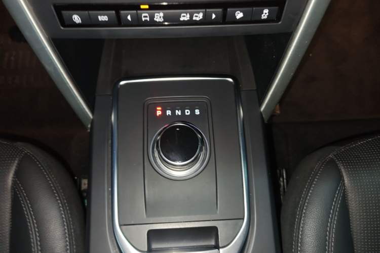 Used Land Rover Discovery Sport 2018 240 PS SE Version Gear Lever