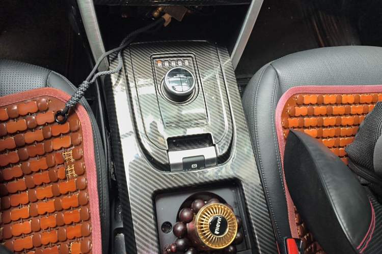 Used Land Rover Discovery Sport 2018 240 PS SE Version Gear Lever