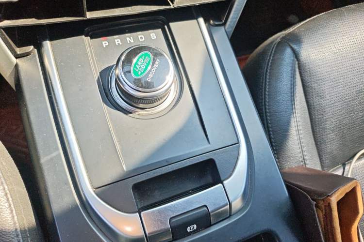 Used Land Rover Discovery Sport 2018 240 PS SE Version Gear Lever