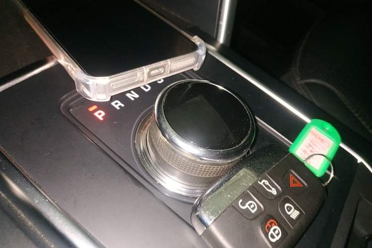 Used Land Rover Discovery Sport 2018 240 PS SE Version Gear Lever